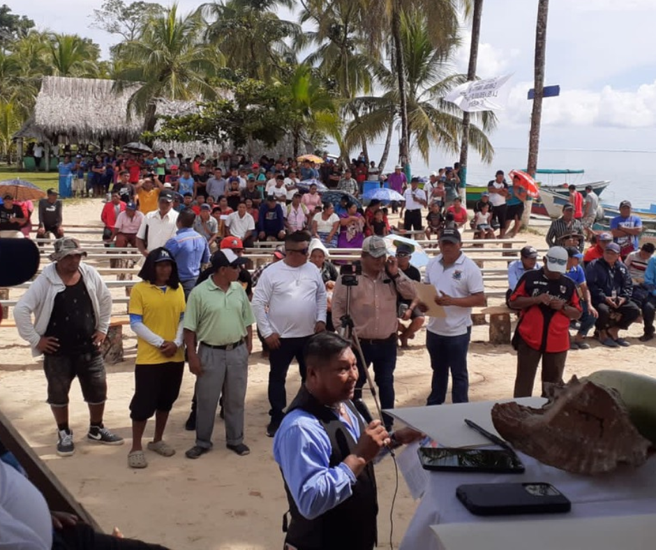 Simon speaks to local community about Call to Action, Panama